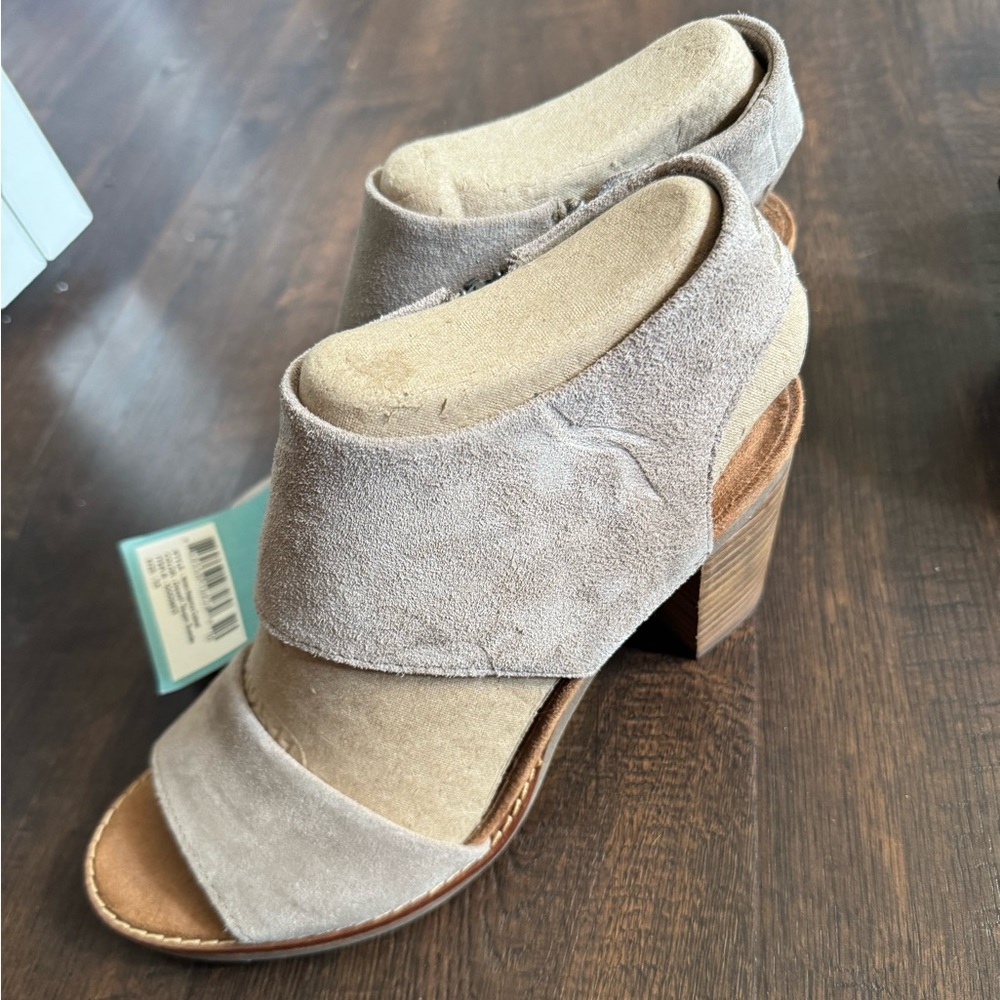 Brand new tan suede TOMS booties